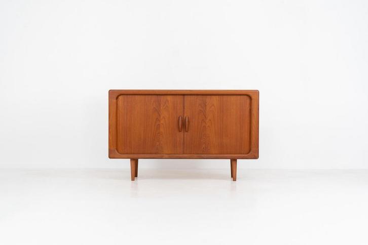 Vintage Dyrlund dressoir met roldeuren, Huis en Inrichting, Kasten | Dressoirs, Zo goed als nieuw, Ophalen