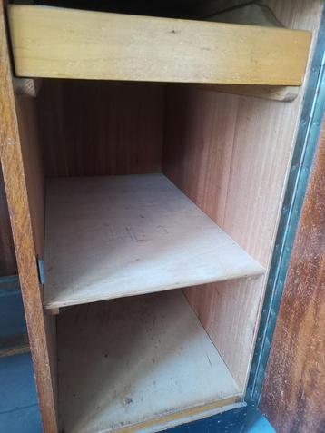 Antiek bureau beschikbaar voor biedingen