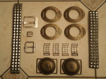 boucles de ceinture + divers modèle prix pour tout le lot beschikbaar voor biedingen