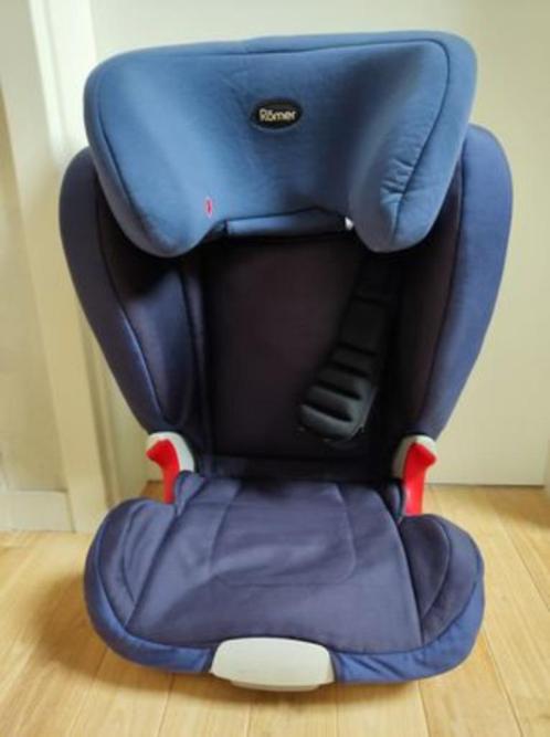 Rehausseur Römer 15-36kg (Britax), Enfants & Bébés, Sièges auto, Comme neuf, Romer, 15 à 36 kg, Ceinture de sécurité, Dossier réglable