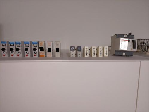 ZEKERINGEN en DIFFERENTIEEL, Doe-het-zelf en Bouw, Elektriciteit en Kabels, Gebruikt, Overige typen, Ophalen