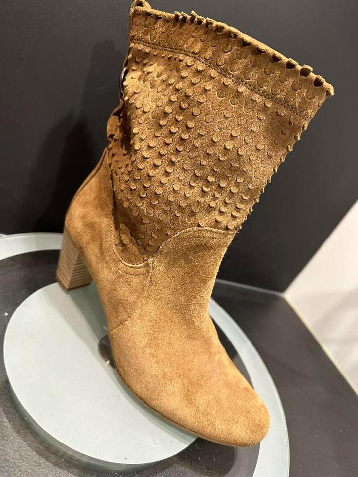 Handgemaakte suède enkellaarzen, maat 39, Italië, Kleding | Dames, Schoenen, Zo goed als nieuw, Lage of Enkellaarzen, Overige kleuren