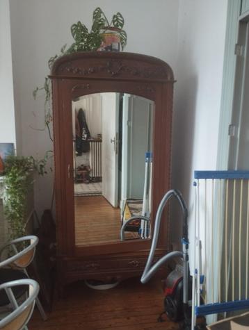 Armoire en chêne avec grand miroir