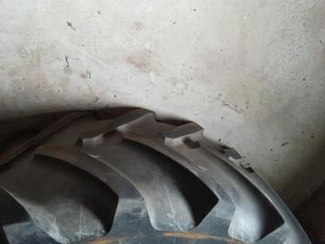 Tractorband beschikbaar voor biedingen