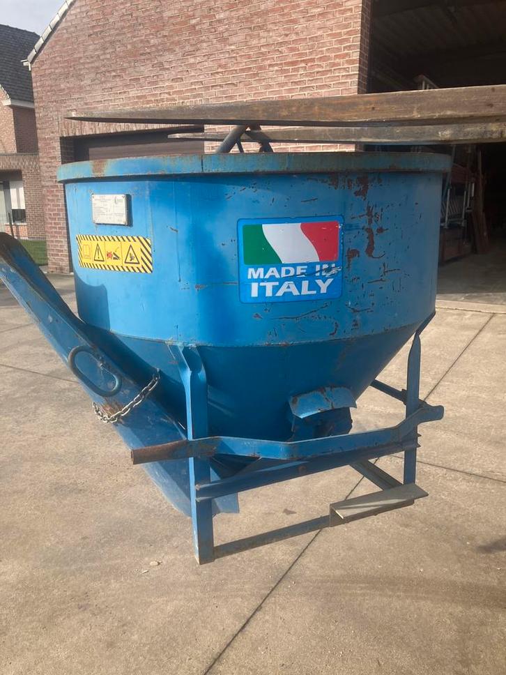 Betonsilo staand 500L Boscaro met losschuif, Zakelijke goederen, Machines en Bouw | Kranen en Graafmachines, Hijswerktuig, Ophalen