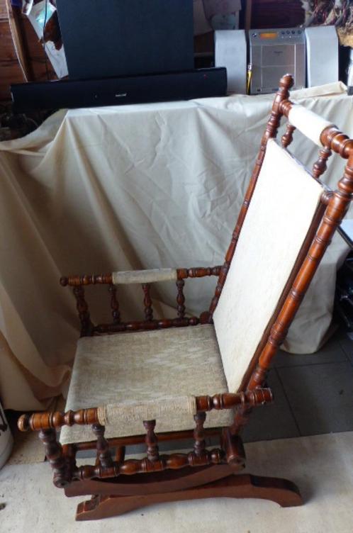 oude Amerikaanse schommelstoel rockingchair, Huis en Inrichting, Stoelen, Zo goed als nieuw, Eén, Hout, Stof, Bruin, Ophalen