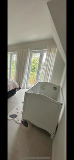 Mooie babybedje + matras., Ophalen, Zo goed als nieuw