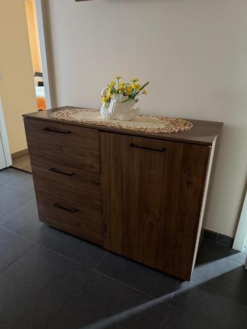 Commode hal beschikbaar voor biedingen