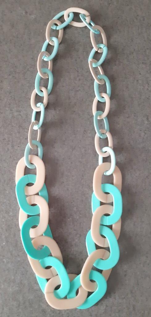 Te koop:Nieuw!  Mooie schakelketting van "Mayerline", Handtassen en Accessoires, Kettingen, Nieuw, Overige materialen, Beige, Ophalen