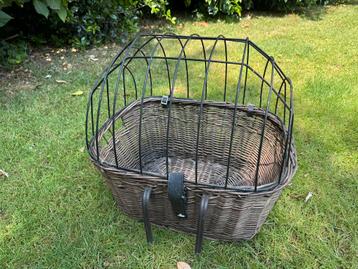 Fietsmand voor hond of kat beschikbaar voor biedingen
