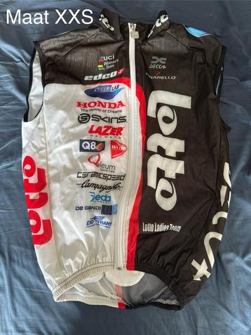 Allerlei fietskledij beschikbaar voor biedingen