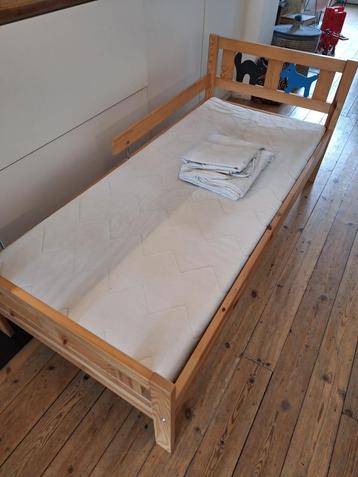 Kinderbed in goede staat. beschikbaar voor biedingen