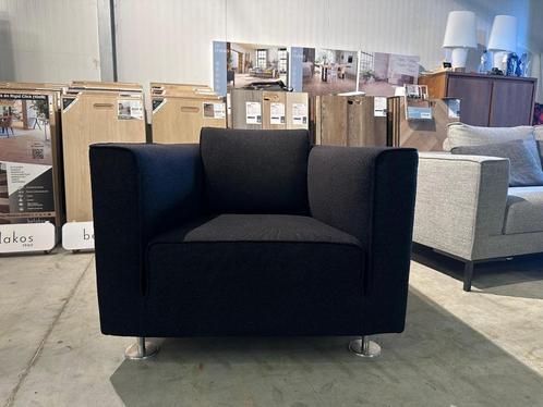 Grijze Design on Stock Aikon Hoekbank – NP: €7.500, Huis en Inrichting, Fauteuils, Zo goed als nieuw, Stof, 75 tot 100 cm, 75 tot 100 cm
