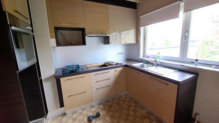 Volledige beige hoogglans hoekkeuken, incl.toestellen, Huis en Inrichting, Keuken | Complete keukens, Zo goed als nieuw, Hoekkeuken