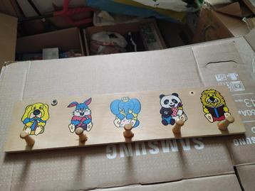 kinderkapstok in hout voor aan de muur te hangen beschikbaar voor biedingen