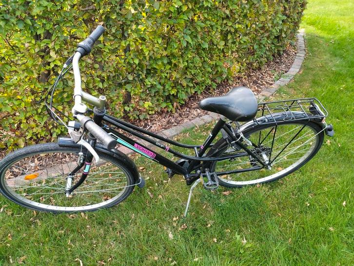 Dames/grote meisjes fiets perfect in orde lees beschrijving, Fietsen en Brommers, Fietsen | Dames | Damesfietsen, Zo goed als nieuw