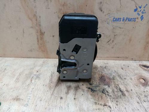 Renault Trafic I Deurslotmechaniek Rechts Nieuw 8200042171, Auto-onderdelen, Klein materiaal, Renault, Gebruikt, Ophalen of Verzenden