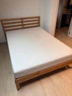 Bed met lattebodem en matras (140x200 cm), Huis en Inrichting, Ophalen, Zo goed als nieuw