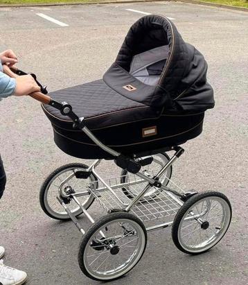 Retro kinderwagen beschikbaar voor biedingen