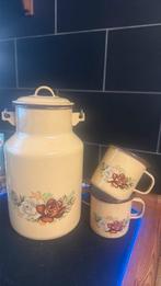 Melkan met twee bekers in emaille, Ophalen, Zo goed als nieuw