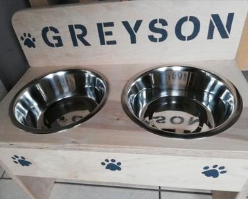 nieuwe houten eet-drinkbak voor honden of katten vanaf 25 €
 beschikbaar voor biedingen