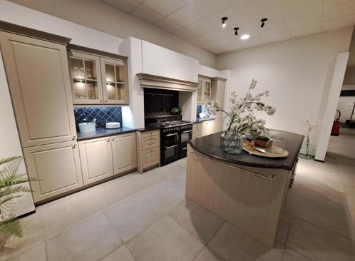 Keuken, Huis en Inrichting, Keuken | Complete keukens, Nieuw, Enkelwandige keuken, Grijs, Graniet of Steen, Met kookeiland, Ophalen