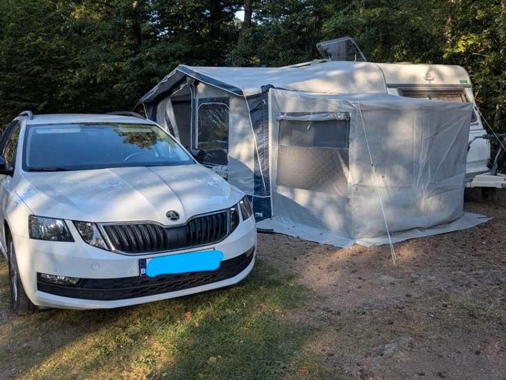 Caravan Hobby Deluxe Easy 400 stapelbed, Caravanes & Camping, Caravanes, Particulier, jusqu'à 6, 750 - 1000 kg, Siège standard