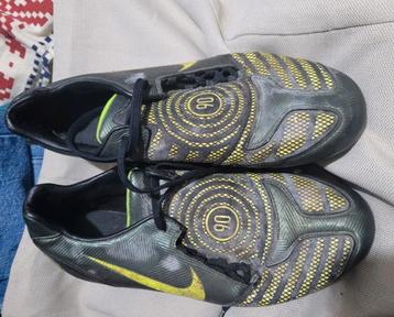 Voetbal schoen maat 45 beschikbaar voor biedingen