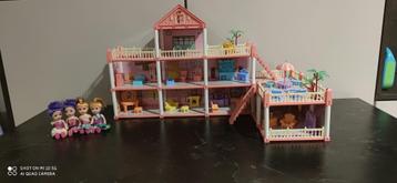 Poppenhuisje beschikbaar voor biedingen