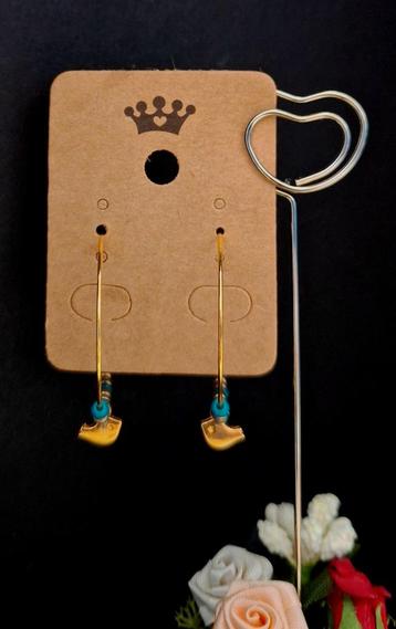 Hippe oorringen  beschikbaar voor biedingen