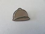 pin badge helm militair, Verzamelen, Verzenden, Overige soorten, Embleem of Badge