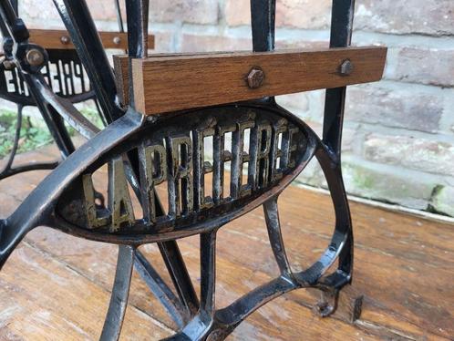 Pied de table ancienne machine à coudre noir en fonte, Antiquités & Art, Antiquités | Machines à coudre, Enlèvement