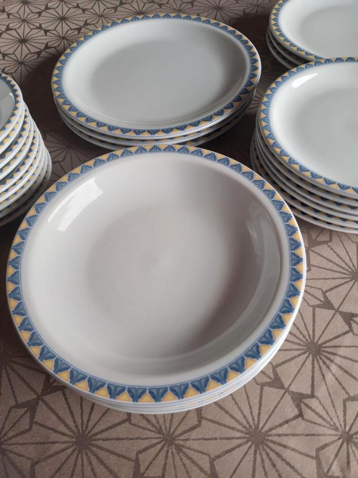 Assiettes et sacs, Maison & Meubles, Cuisine | Vaisselle, Comme neuf, Assiettes(s), Enlèvement ou Envoi