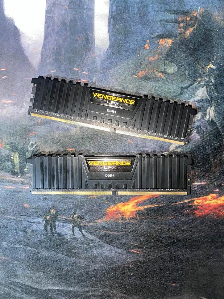 DDR4 - 8GB (2x4GB) - 2400MHz - Corsair Vengeance LPX, Computers en Software, RAM geheugen, Zo goed als nieuw, Desktop, 8 GB, DDR4