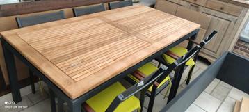 Tuintafel en zes stoelen disponible aux enchères