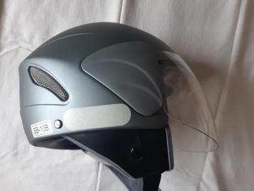 Jet helm. Als nieuw 60- L + Beschermhoes. beschikbaar voor biedingen