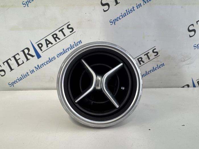 Grille aération tableau de bord d'un Mercedes GLA, Autos : Pièces & Accessoires, Tableau de bord & Interrupteurs, Mercedes-Benz