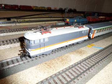 MARKLIN HO loco BB-trein Corail met 5 Marklin-auto's beschikbaar voor biedingen