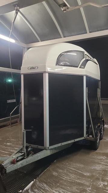 Atec 2 paardstrailer beschikbaar voor biedingen