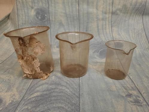 3 oude fijne glazen apothekers bekerglazen, 1920, Antiquités & Art, Curiosités & Brocante, Enlèvement ou Envoi