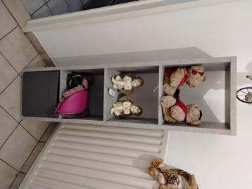 Kallax kast met 4 vakken in goede staat 35 euro beschikbaar voor biedingen