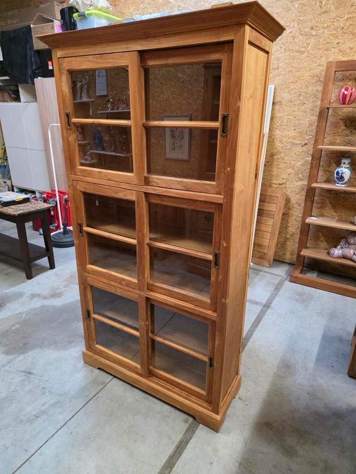 Prachtige massief teakhouten vitrinekast. Eyecatcher., Huis en Inrichting, Kasten | Vitrinekasten, Ophalen