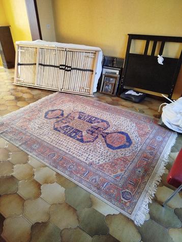 Tapis oriental disponible aux enchères