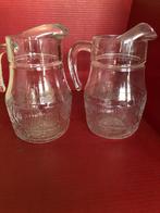 Lot de 2 carafes en verre à décor, Maison & Meubles, Cuisine | Vaisselle, Récipient(s), Autres styles, Utilisé, Enlèvement ou Envoi