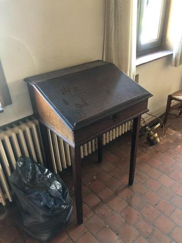 bureau d'écolier beschikbaar voor biedingen