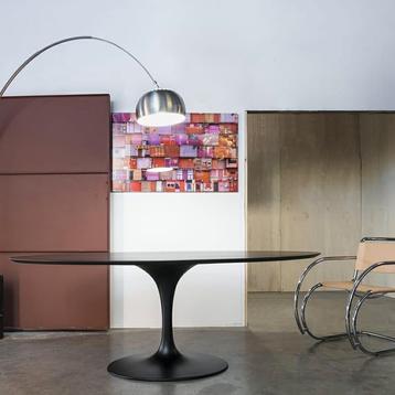 Massive houten tulipe tafels eero saarinen stoelen fauteuils beschikbaar voor biedingen