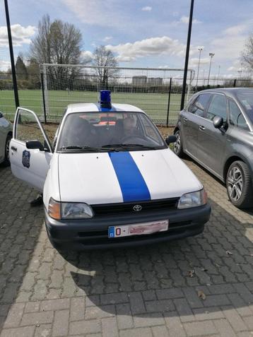 Toyota ex-Police Communale, Autos, Oldtimers & Ancêtres, Achat, Boîte manuelle, Autre carrosserie, 5 portes