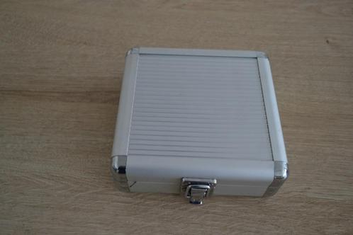 Klein koffertje voor 20 cd's of dvd's, Muziek en Instrumenten, Behuizingen en Koffers, Gebruikt, Flightcase, Ophalen of Verzenden
