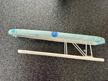 mouwstrijkplankje beschikbaar voor biedingen