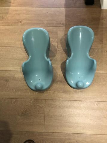 Hulp voor baby in kinderbadje beschikbaar voor biedingen